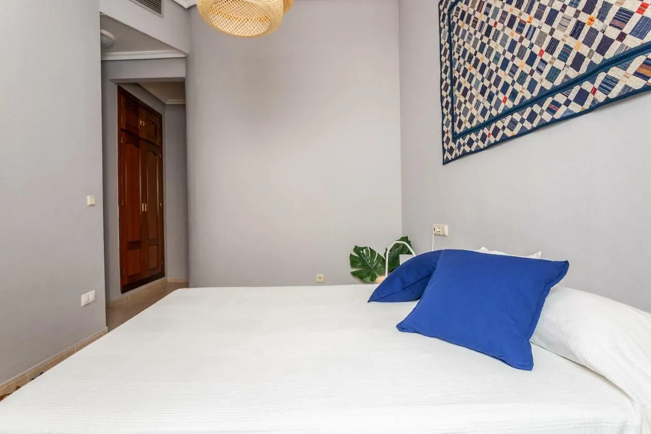 Serva La Bari Shared Apartment Sevilla Spanien