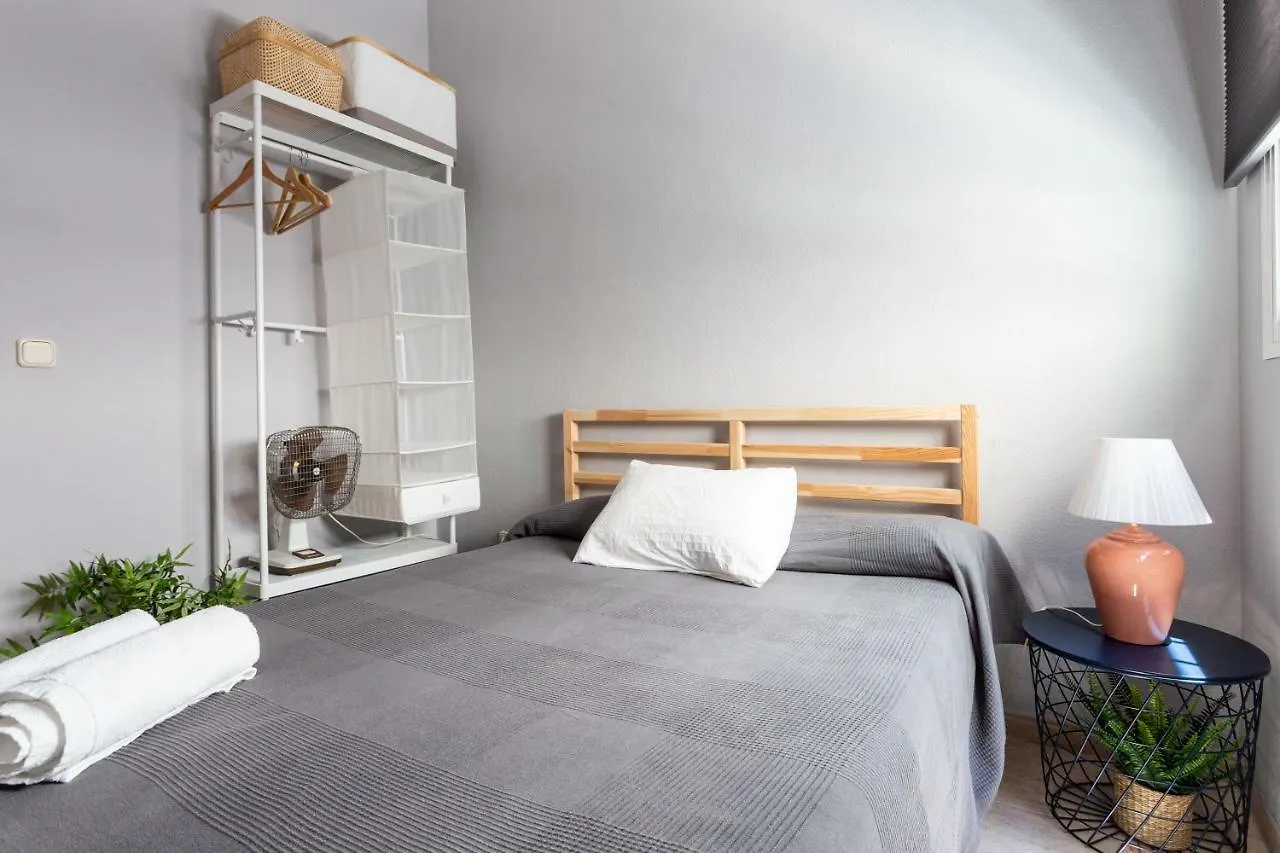 Serva La Bari Shared Apartment Sevilla Spanien